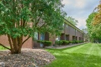 Building Photo - Briarwood Manor