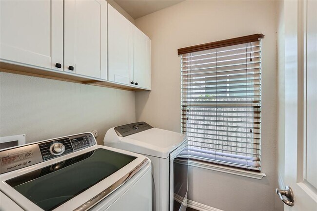 Building Photo - 803 Stampede Rd