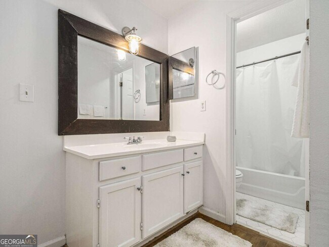 Building Photo - 3307 Pine Heights Dr NE