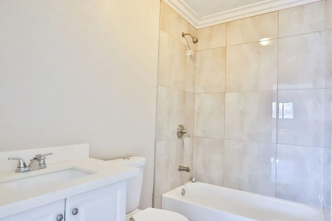 Building Photo - Nice 1 bedroom 1 bath apartment!