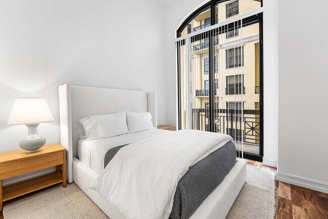 Building Photo - 701 S Olive Ave