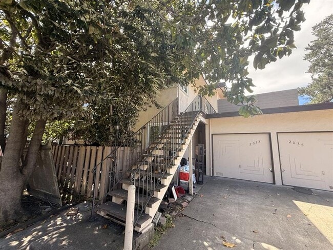 Building Photo - 2029-2035 Key Blvd