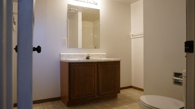 Building Photo - Spacious Country Property On 5 Acres with ...