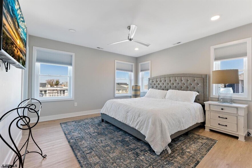 Building Photo - 21 N Wyoming Ave