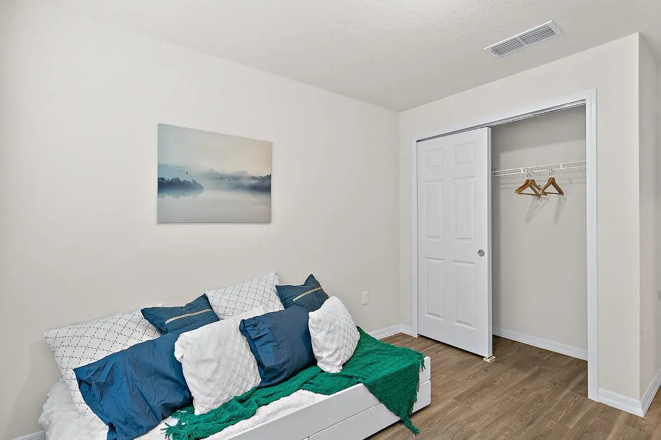 Front Bedroom - 7644 Mailes Ct