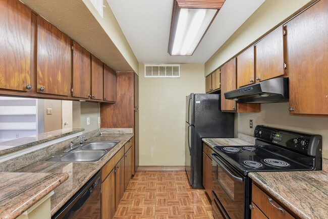 Building Photo - 12905 Woodforest Blvd