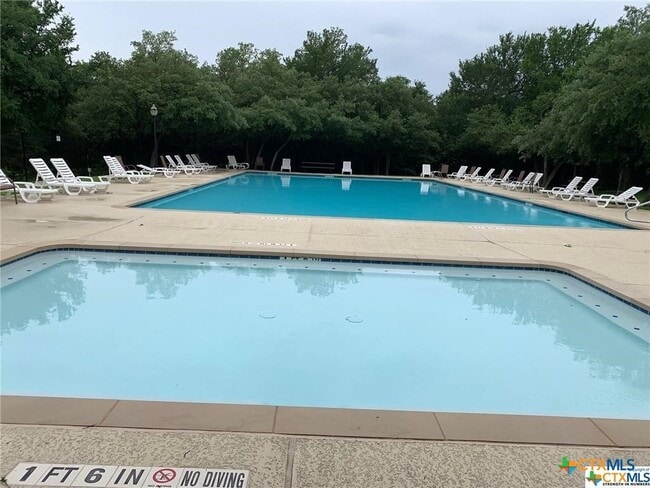 Building Photo - 515 Salt Lick Dr