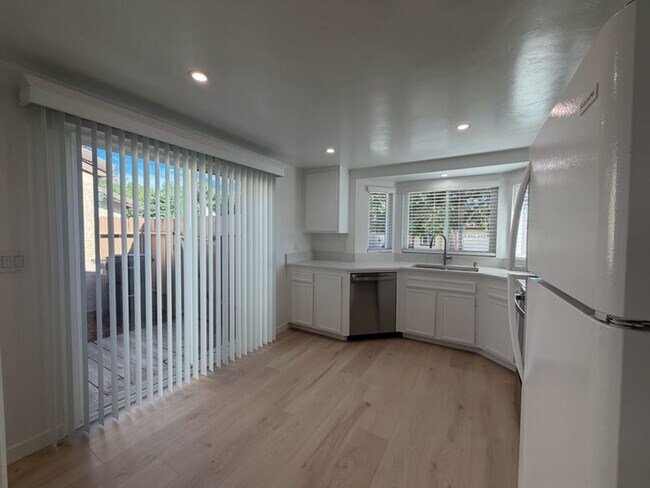 Building Photo - 4783 Mayflower Way