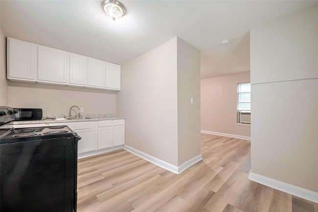 Building Photo - 5118 Plum Dr