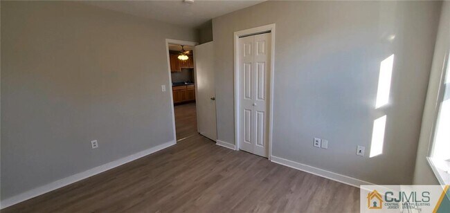 Building Photo - 1 Henry St