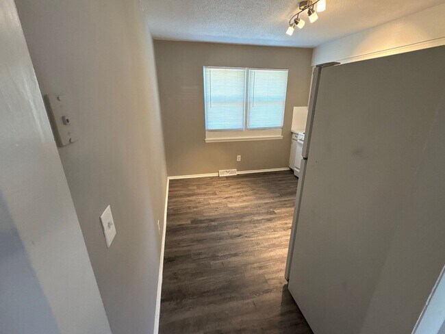 Building Photo - 5036-5038 N Topping Duplex