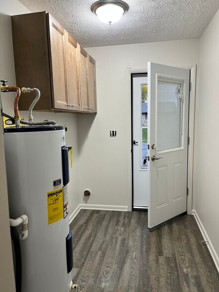Mud room-Laundry room - 914 Weston Ct
