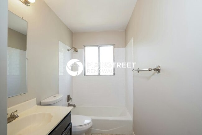 Building Photo - 4 Bedroom Pet-Friendly Home in Clearfield,...