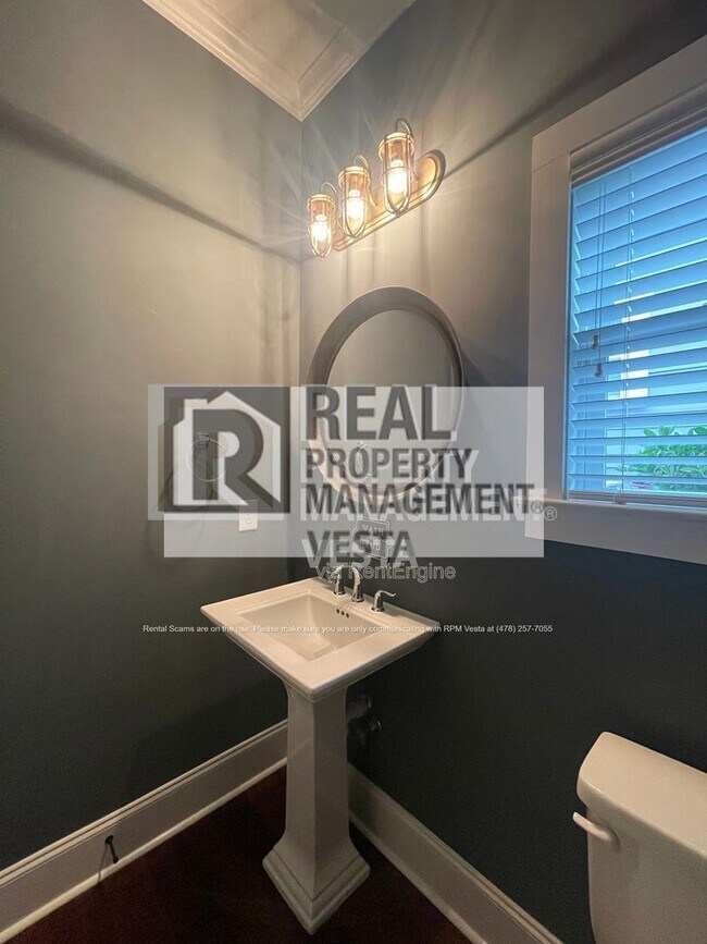 Building Photo - 435 New St