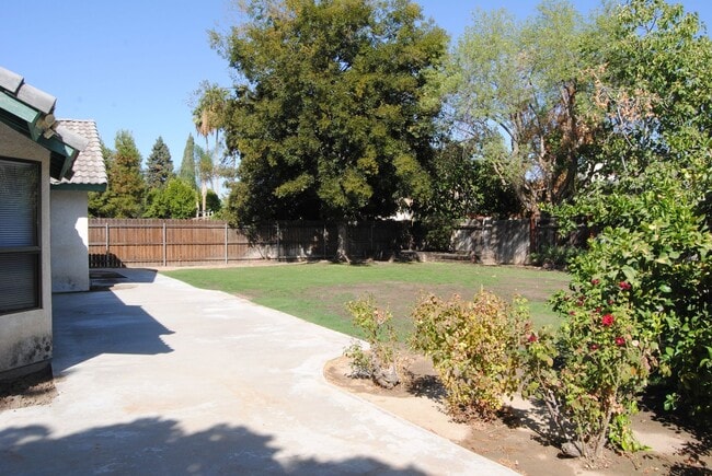 Building Photo - 9400 Huntsman Oak Ct
