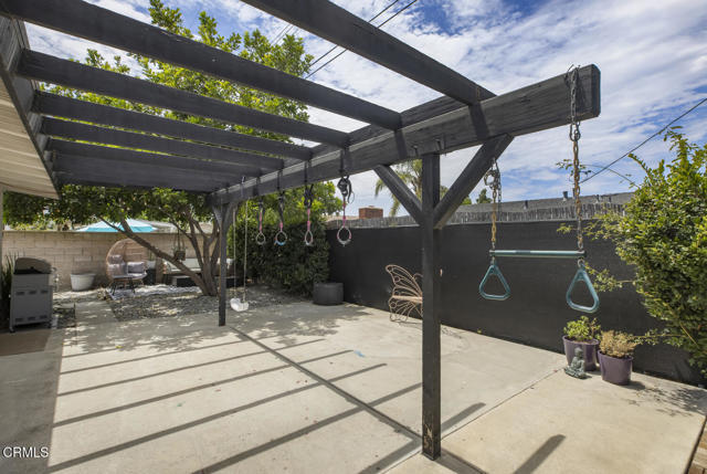 Building Photo - 863 S Vecino Dr
