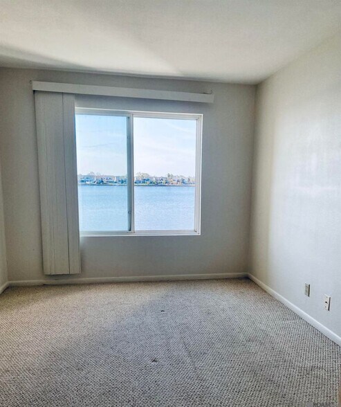 Building Photo - 1490 Harbor Dr