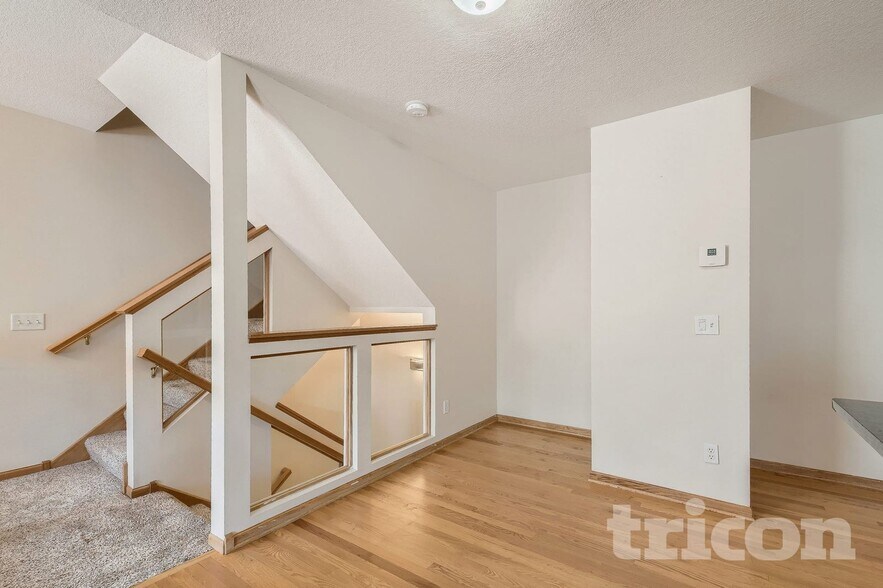 Building Photo - 7010 S Park Dr