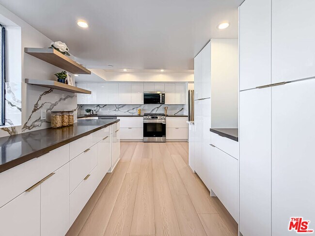 Building Photo - 1133 5th St