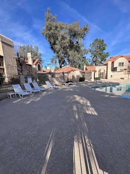 Building Photo - 4901 E Kelton Ln
