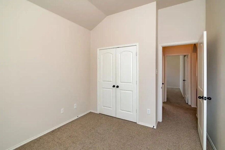 Building Photo - 393 Orbit Dr