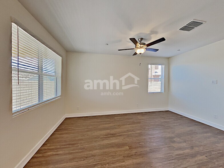 Building Photo - 5951 W Larkspur Dr