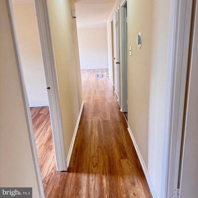 Building Photo - 820 Barkley Dr