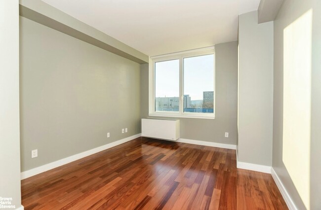 Building Photo - 640 W 237th St