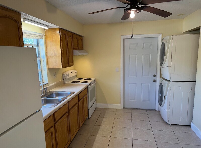 Building Photo - 1734 Gladys St