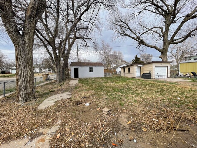 Building Photo - 2 bedroom with Bonus Room