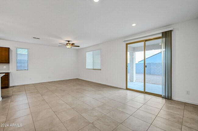 Building Photo - 25303 W Bowker St