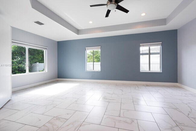 Building Photo - 4920 NE 1st Terrace