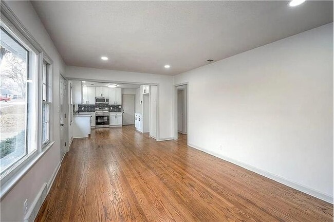 Building Photo - 7405 Glenwood Ln