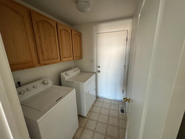 Building Photo - 4727 El Cap Ct
