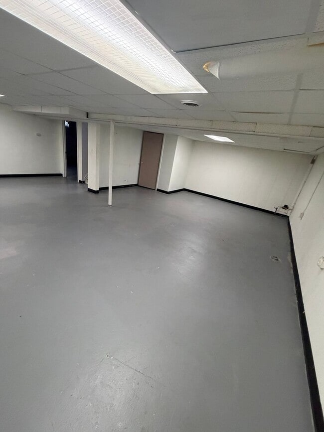 Building Photo - Charming Home in St. Clair Shores - PHOTOS COMING SOON