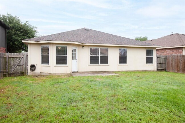 Building Photo - 329 Outfitter Dr