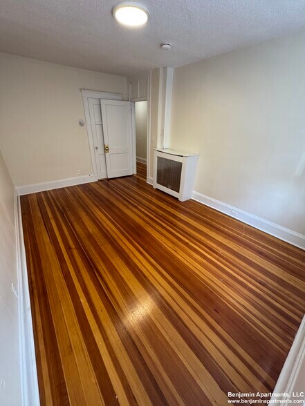 Building Photo - 15 Barrows St