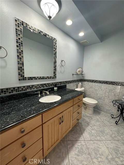 Building Photo - 676 Shepard St