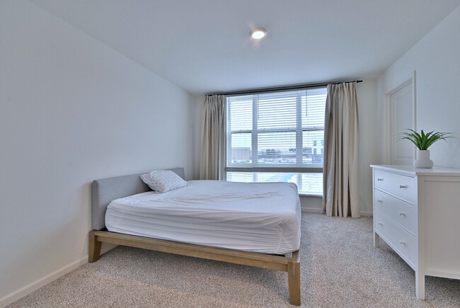 Building Photo - 332 Summit Cir