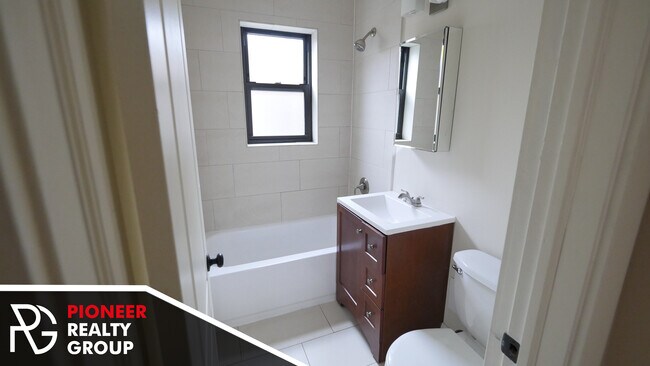 Building Photo - 4034 N Ashland Ave