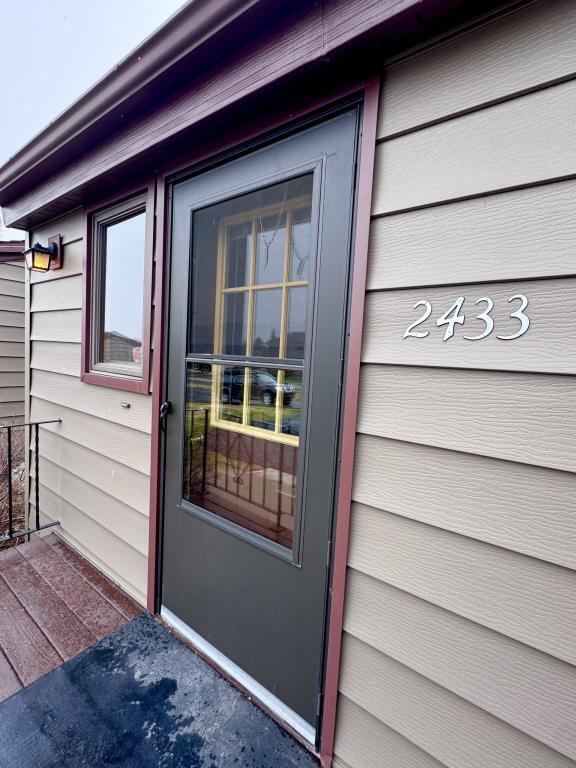 Building Photo - 2433 Sunlight Cir