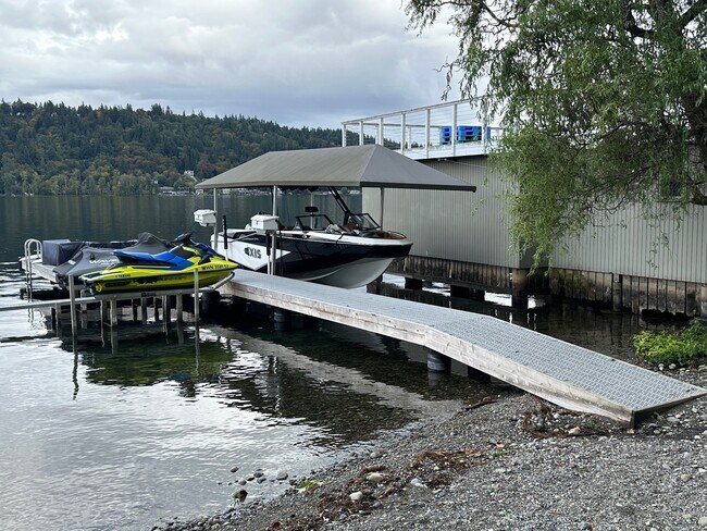 Building Photo - 2410 West Lake Sammamish Pkwy NE