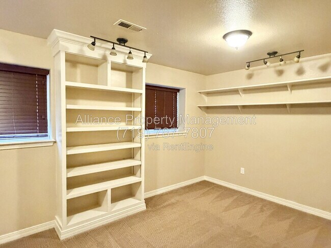 Building Photo - 1755 Smoke Ridge Dr