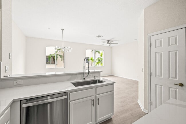 Building Photo - 3187 N Oasis Dr