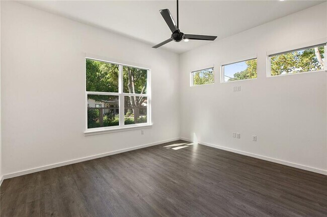 Building Photo - 603 Bissonet Ln