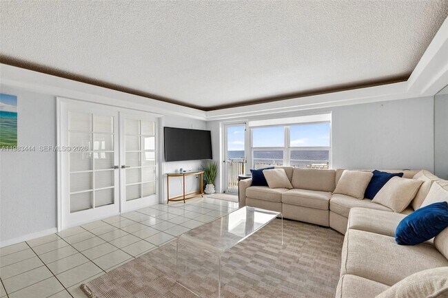 Building Photo - 3000 E Sunrise Blvd