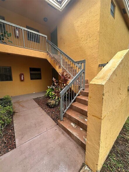 Building Photo - 3892 Coral Tree Cir