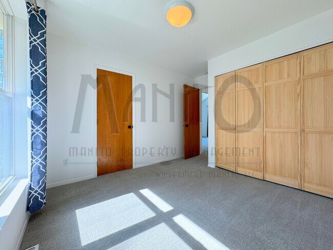 Building Photo - Unique Jon Sayler Designed Townhome