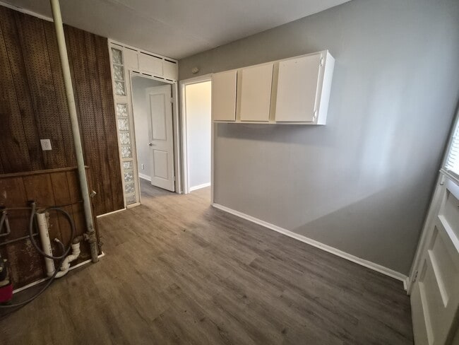 Building Photo - 3747 Ireland Dr