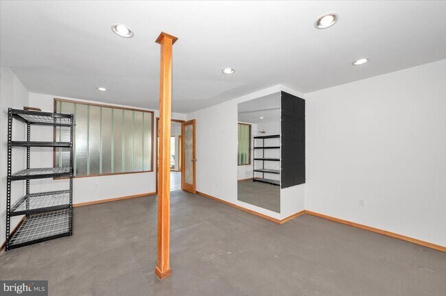 Building Photo - 11127 Dublin Rd